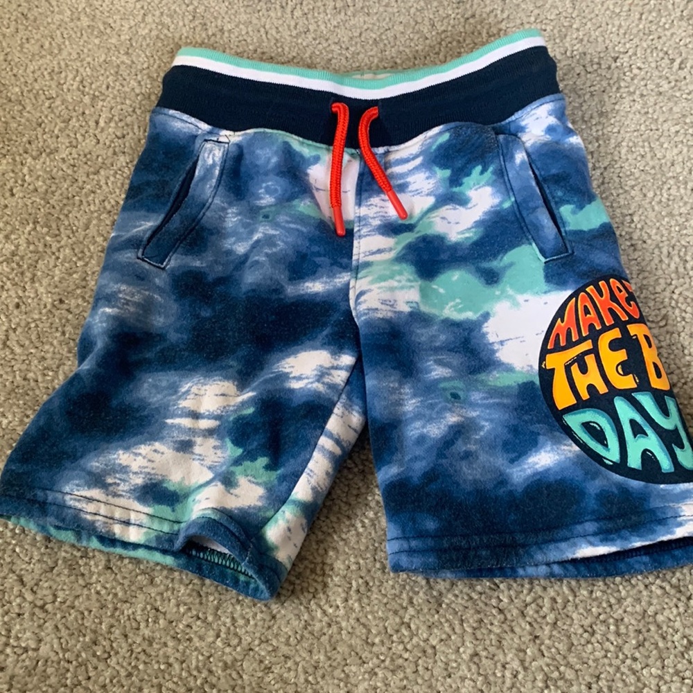 Cutiest short ever with the saying make today the best day ever new short!!